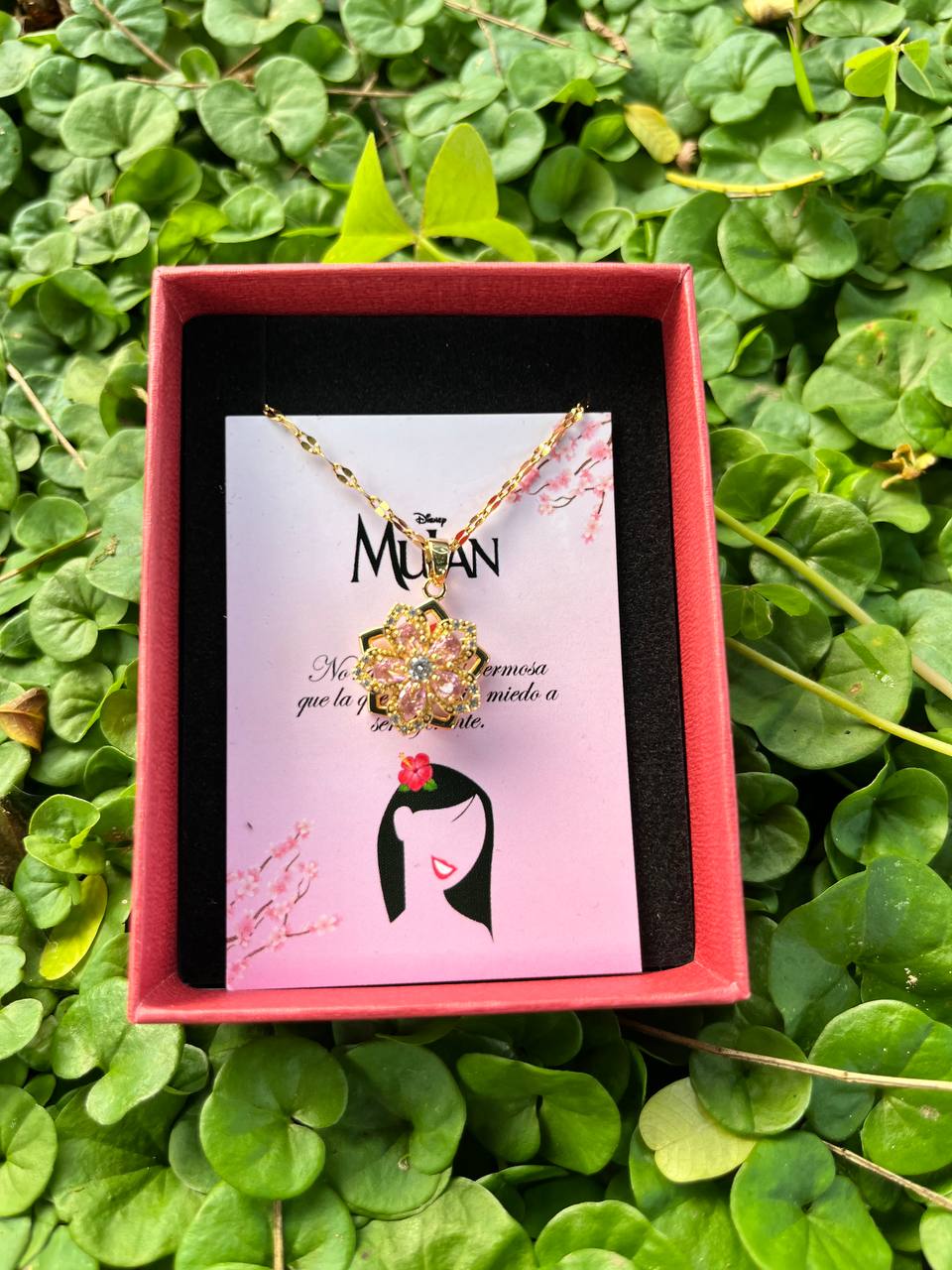 Collar Imperial Flor de Mulan: Honra la fuerza de la mujer que no se rinde y garantiza el regalo Perfecto para San valentin!!