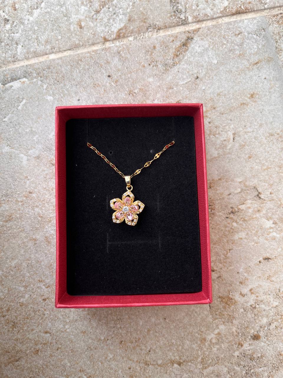 Collar Imperial Flor de Mulan: Honra la fuerza de la mujer que no se rinde y garantiza el regalo Perfecto para San valentin!!